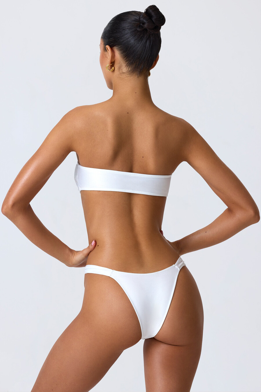 versierde bandeau bikinitop met uitsnijdingen in wit