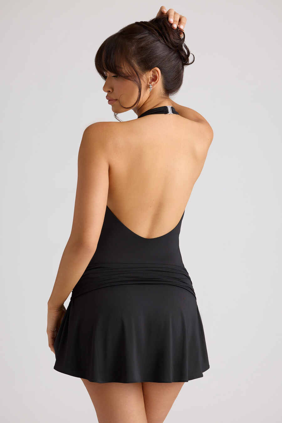 mini-jurk met hartjesdetail en watervalhals in zwart