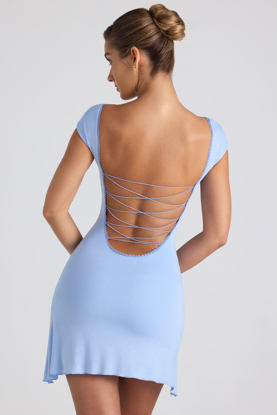 asymmetrische mini-jurk van modal met vetersluiting en a-lijn model in lichtblauw