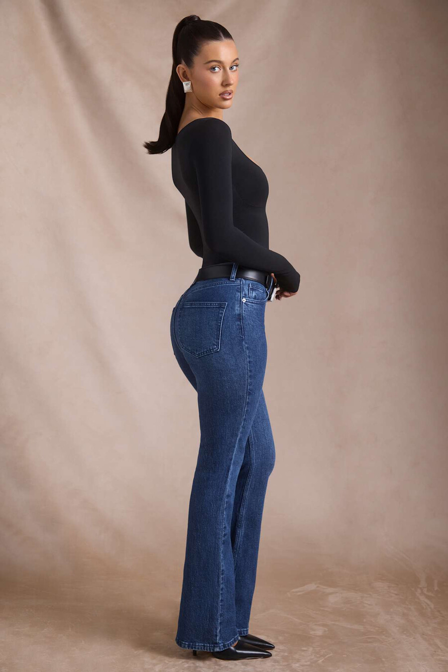 high-rise flared jeans in indigo wassing