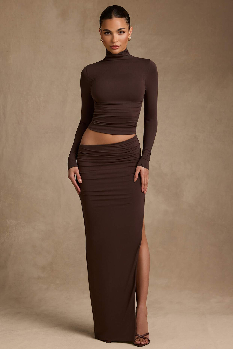 modal maxi rok met asymmetrische taille in chocoladebruin