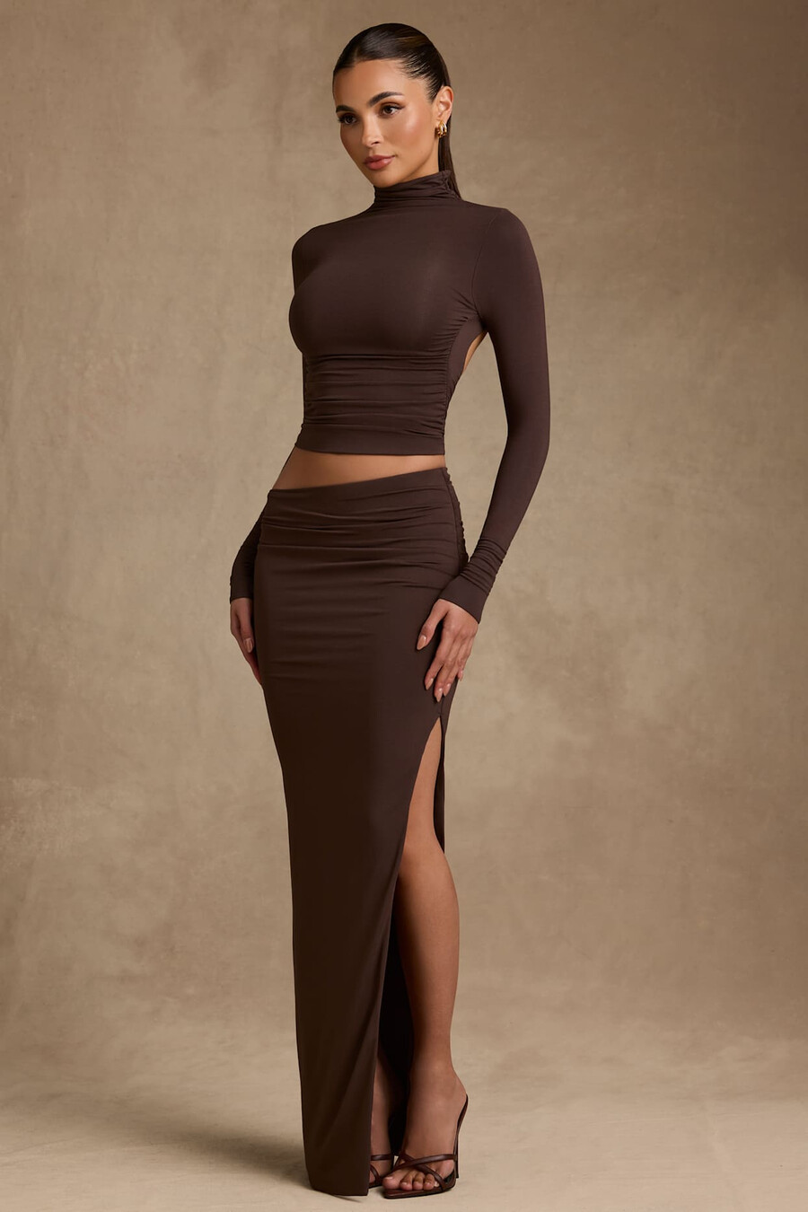 modal maxi rok met asymmetrische taille in chocoladebruin