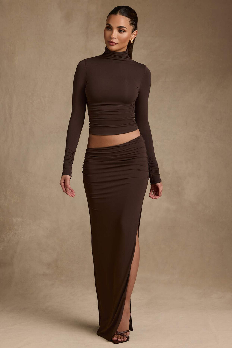 modal maxi rok met asymmetrische taille in chocoladebruin