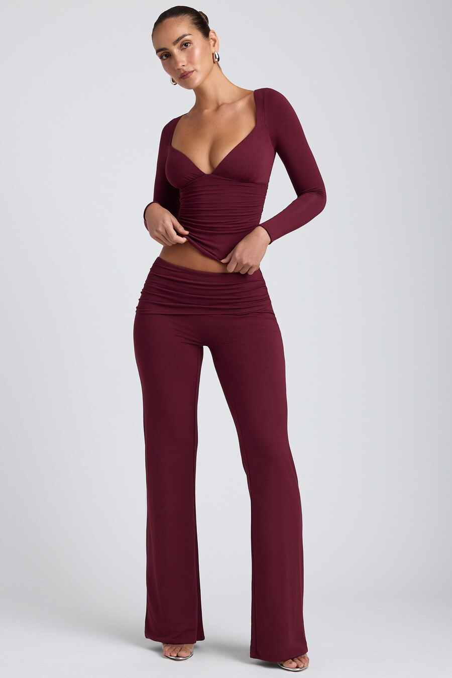 modal broek met middelhoge taille en rechte pijpen in pruimkleur