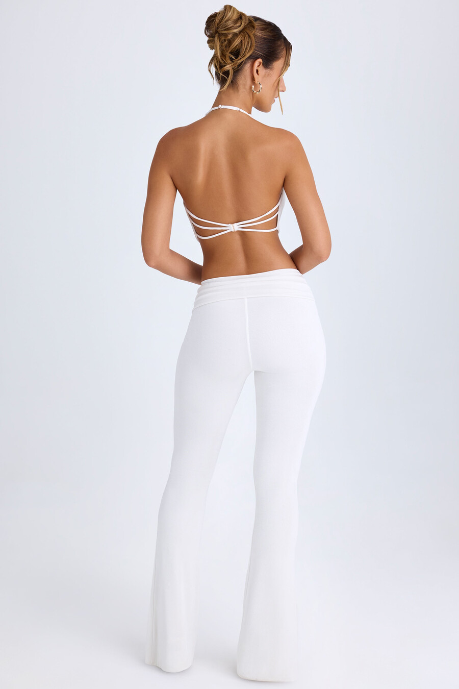 geplooide broek met middelhoge taille in wit
