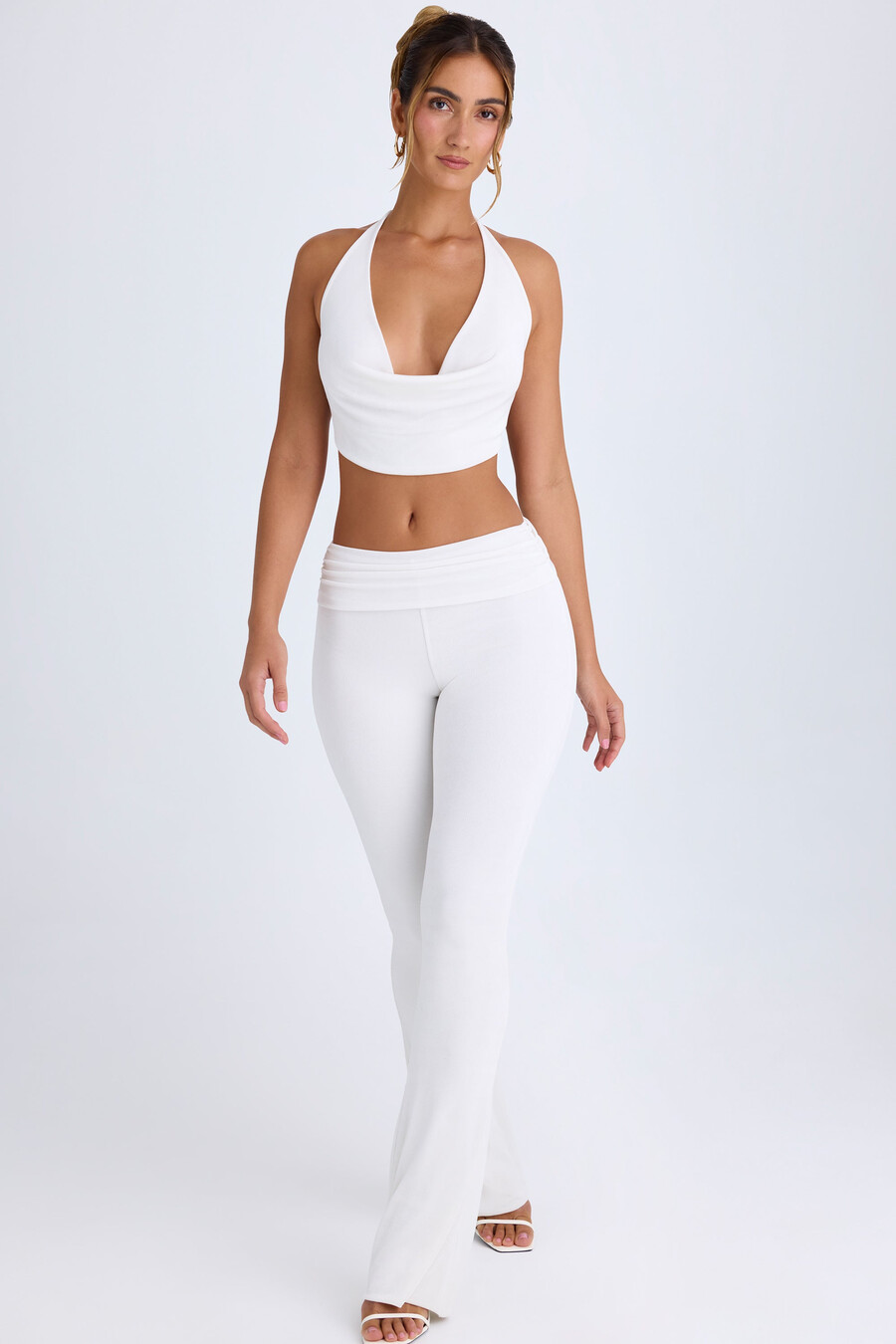 geplooide broek met middelhoge taille in wit