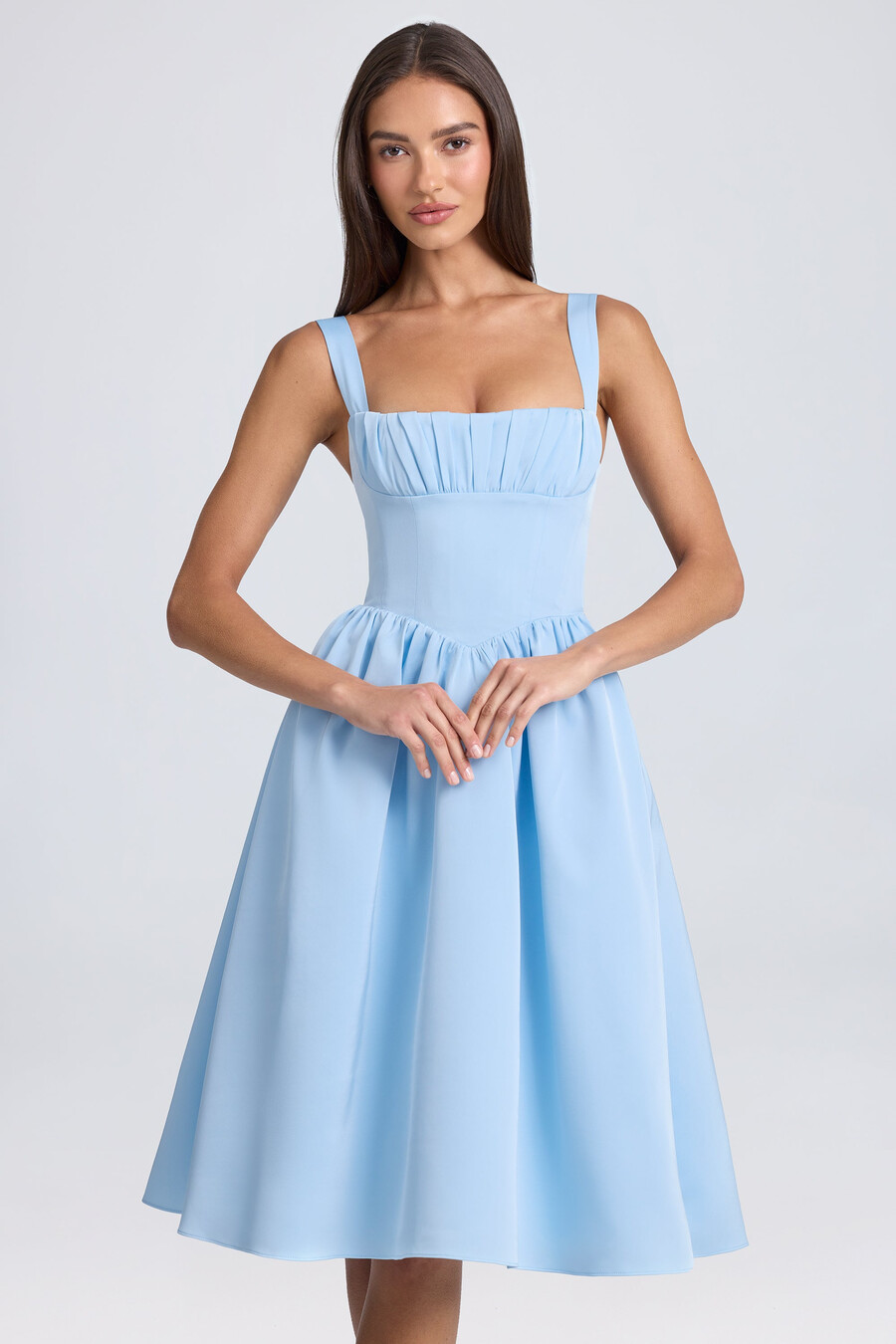 gedrapeerde korset midaxijurk in poederblauw