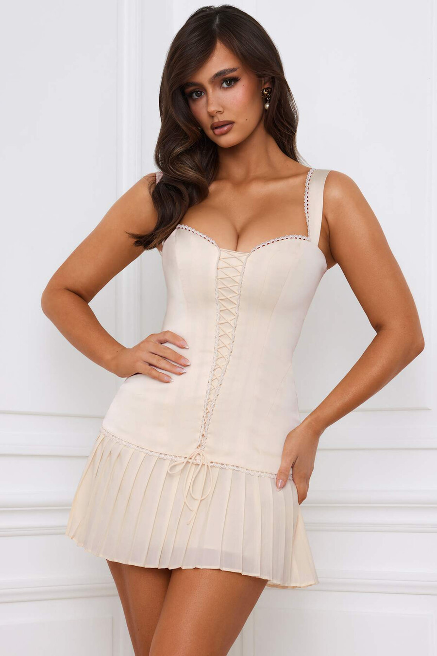 corset mini-jurk met strikdetail en vetersluiting in ivoor