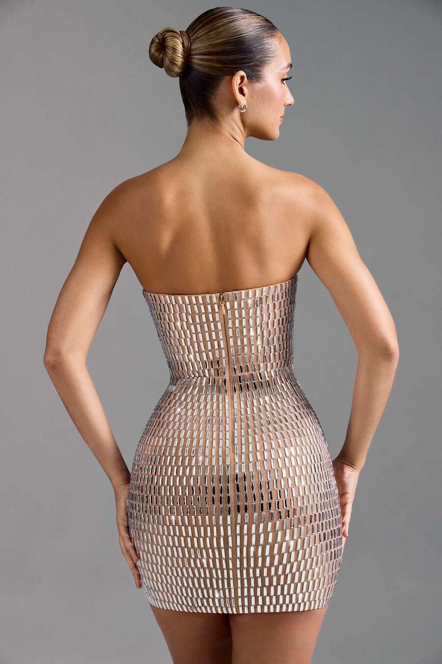 versierde bandeau mini-jurk in amandelkleur