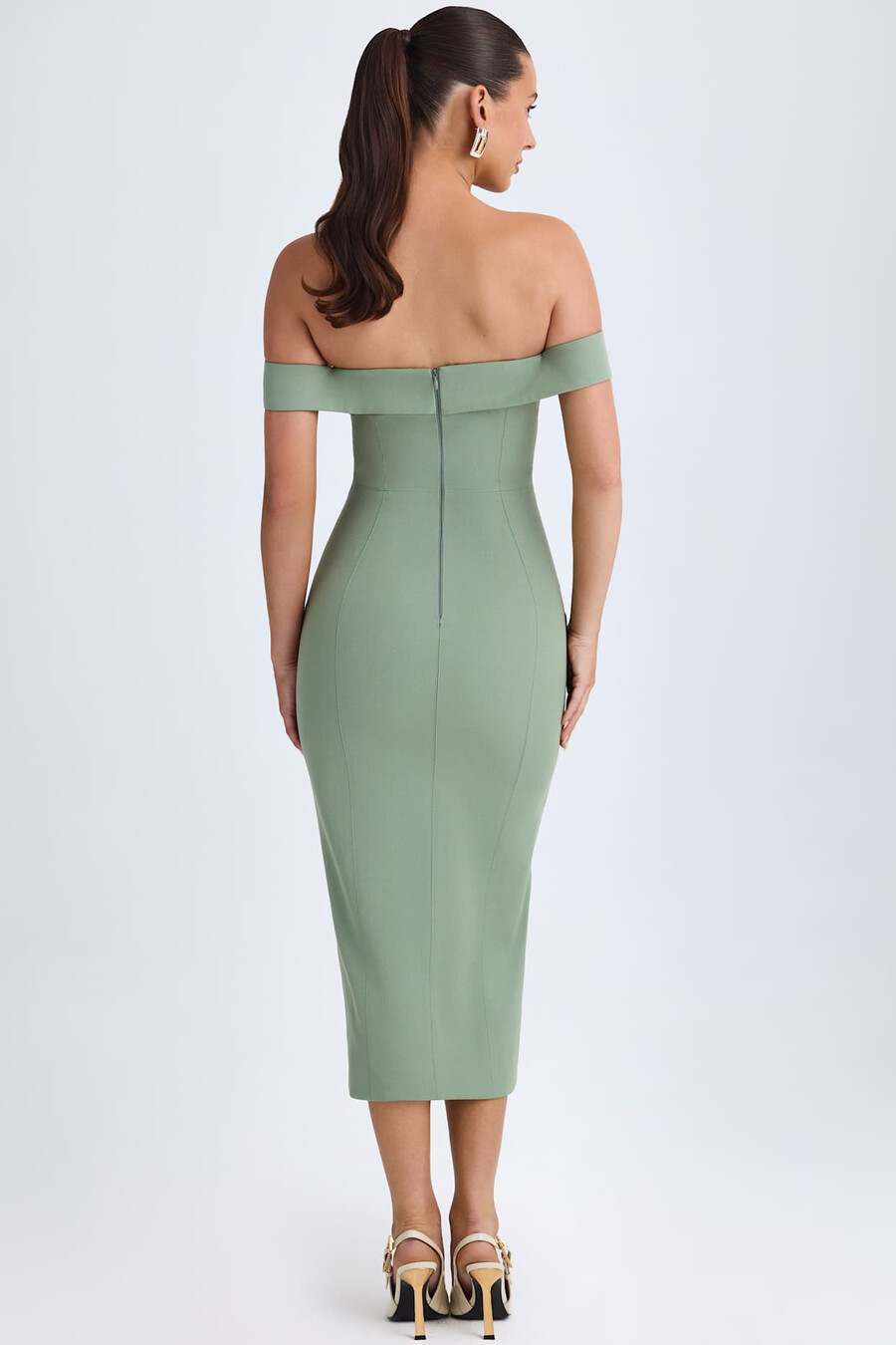 off-shoulder midaxijurk in kaki groen