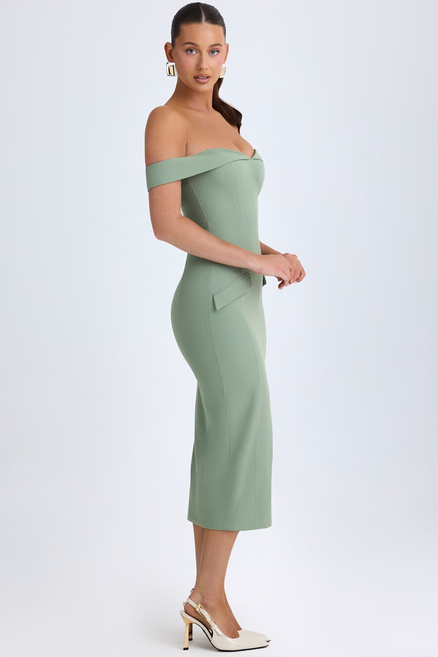 off-shoulder midaxijurk in kaki groen