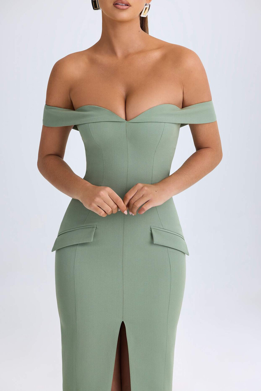off-shoulder midaxijurk in kaki groen