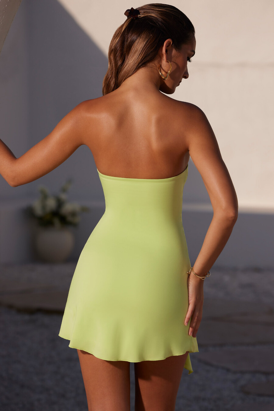 bandeau mini-jurk met ruches en split in limoengroen