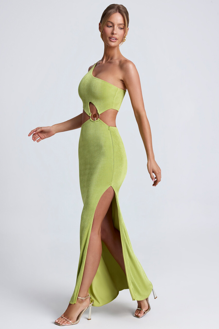 maxi-jurk met één schouder en metalen details in olijfgroen