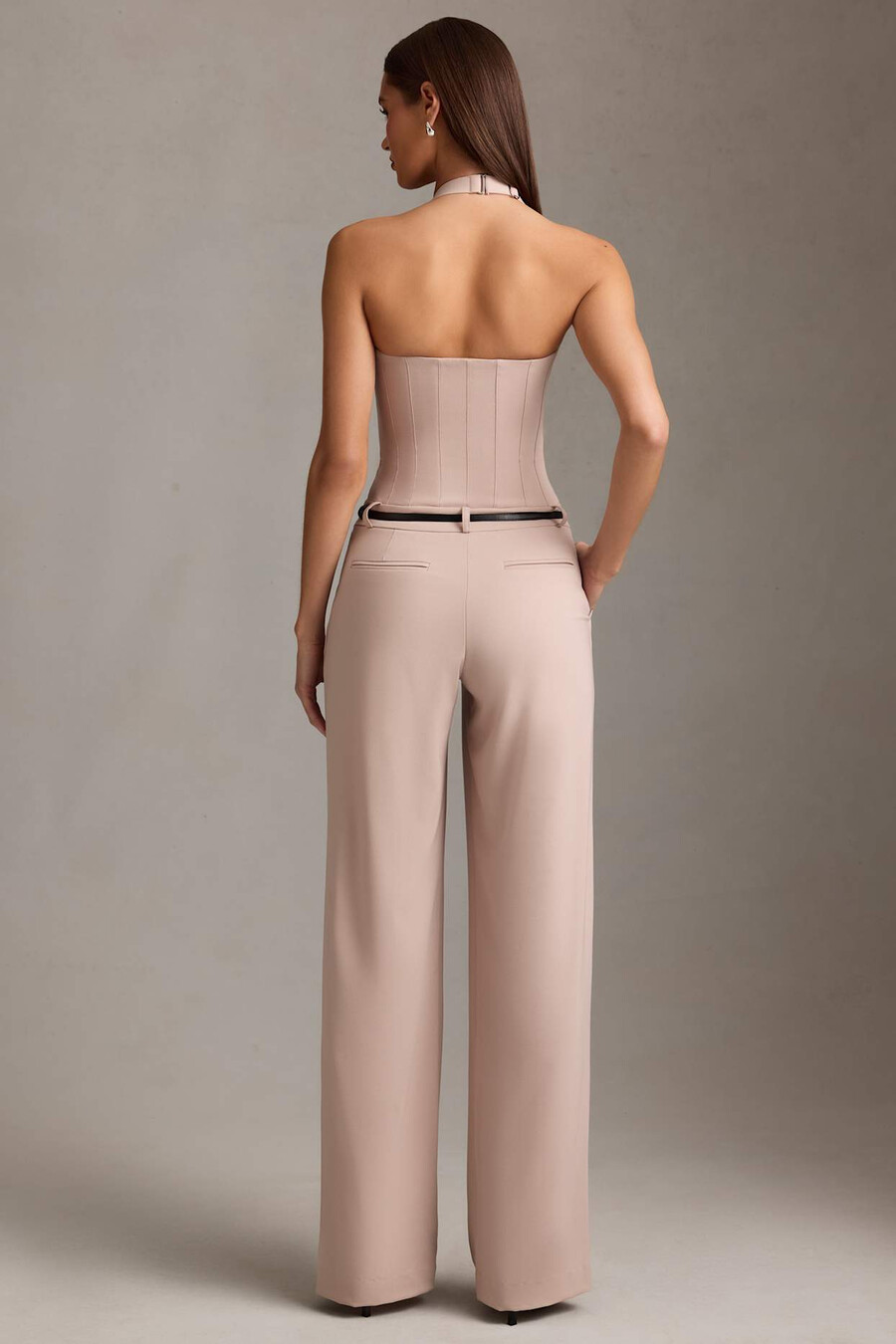 jumpsuit met halternek en korsetdetails in paddenstoelkleur