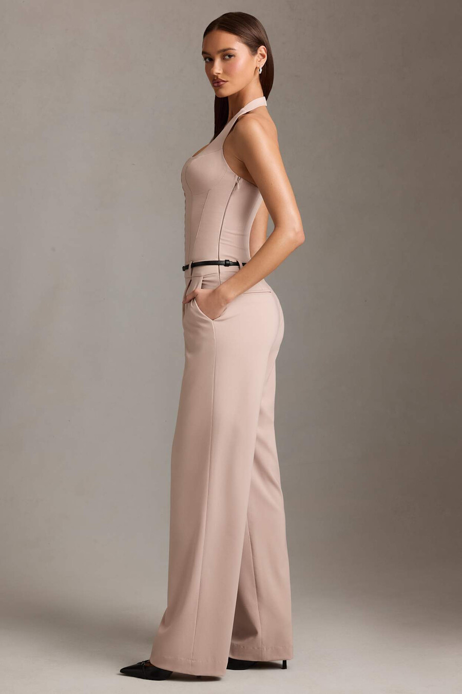 jumpsuit met halternek en korsetdetails in paddenstoelkleur