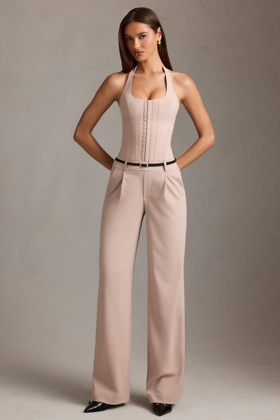 jumpsuit met halternek en korsetdetails in paddenstoelkleur