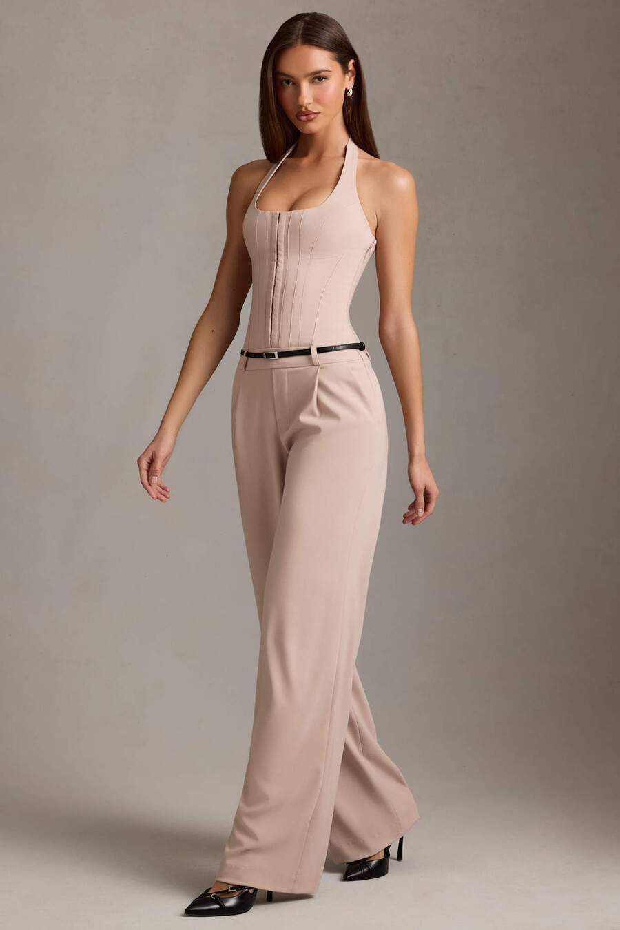 jumpsuit met halternek en korsetdetails in paddenstoelkleur