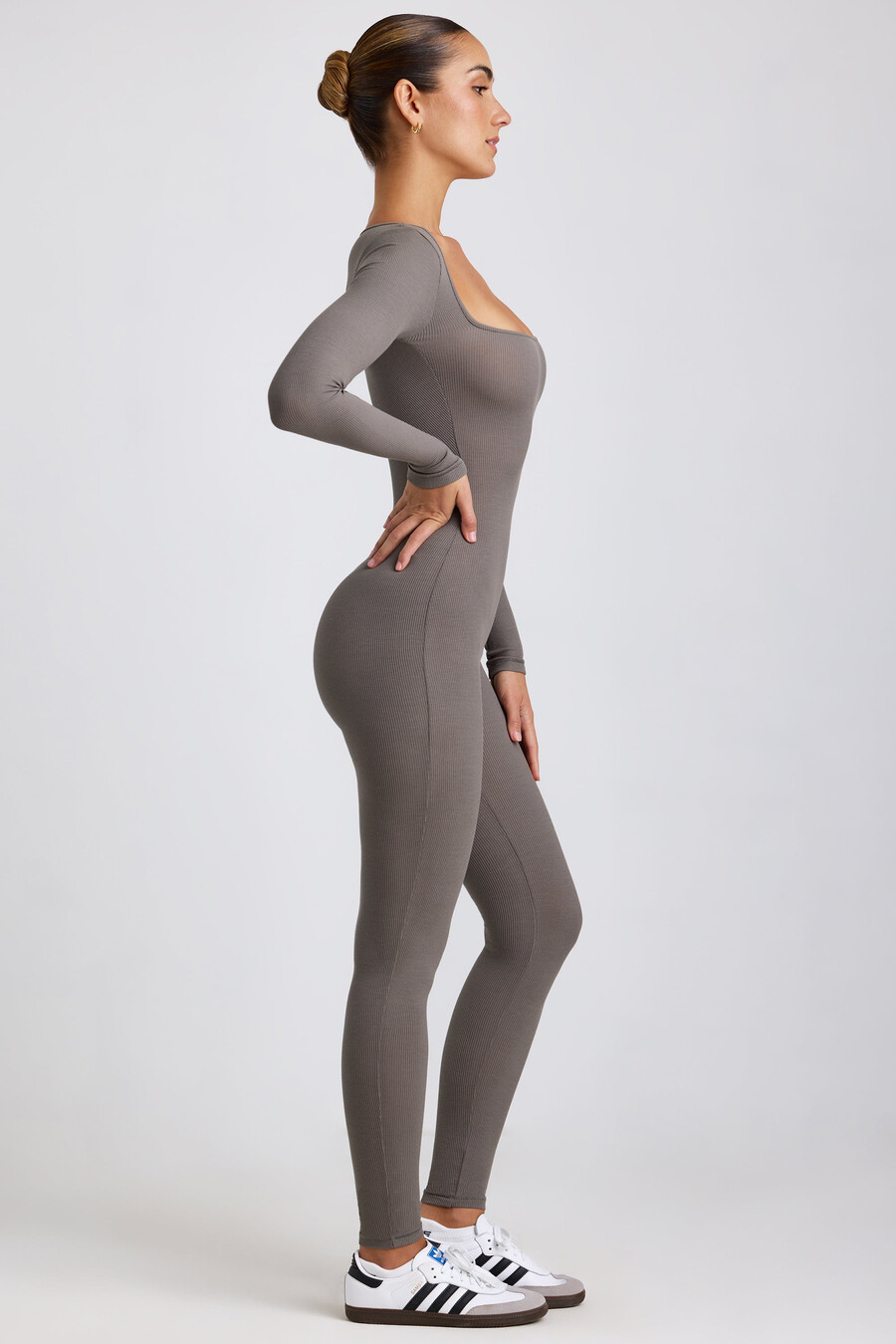 lange geribbelde jumpsuit met lange mouwen van modal in grijs