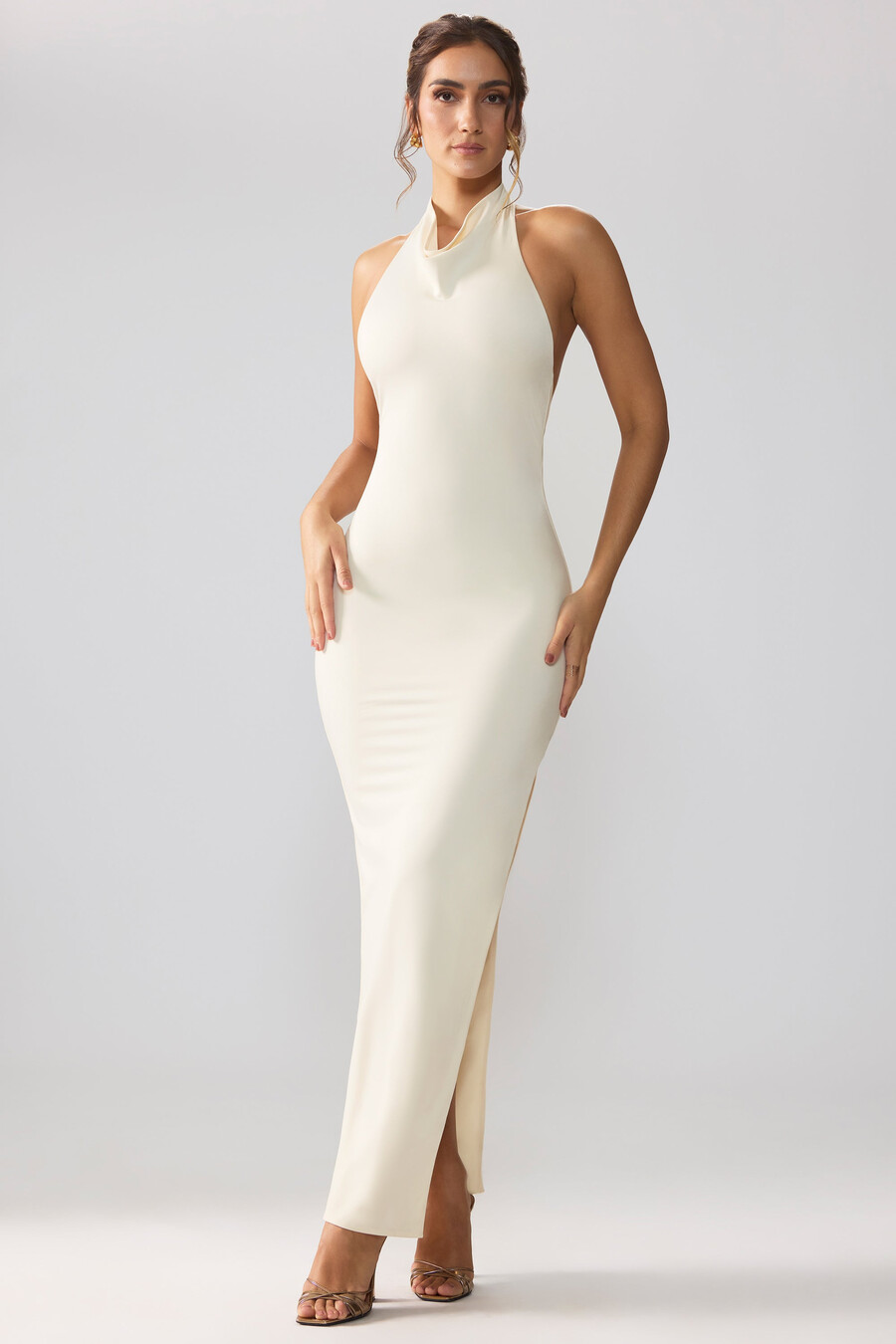 premium jersey maxi-jurk met colkraag en open rug in ivoor