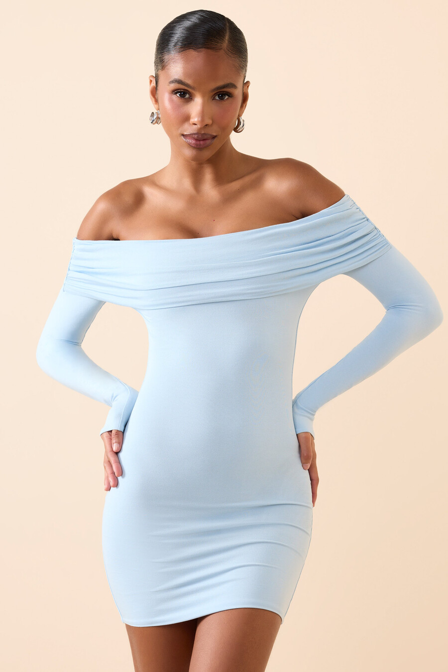 modal off-shoulder minijurk in ijsblauw