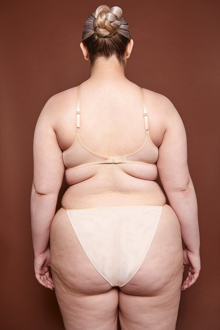 zachte mesh stringbikini in beige