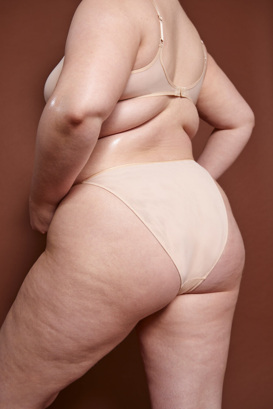 zachte mesh stringbikini in beige