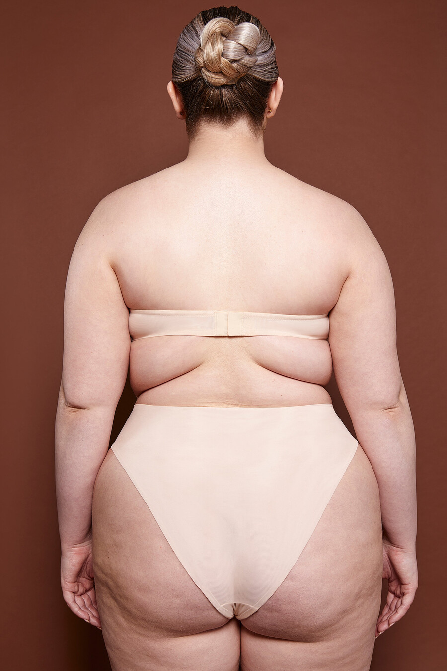 zachte mesh slip met hoge taille in beige
