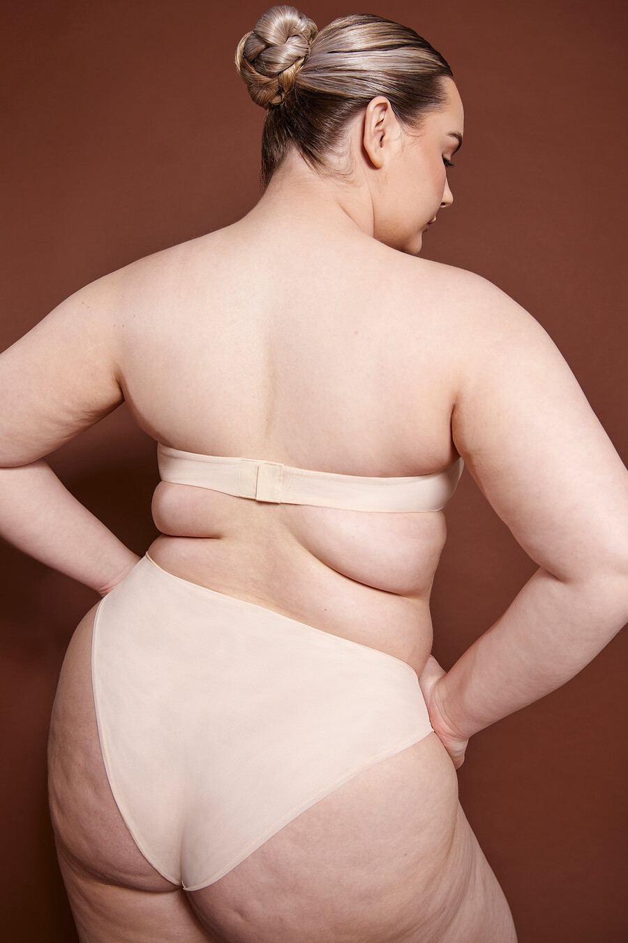 zachte mesh slip met hoge taille in beige