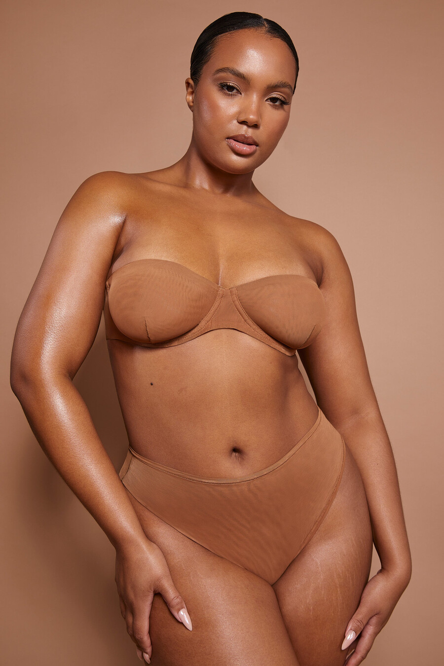 zachte mesh strapless bh in amandelkleur