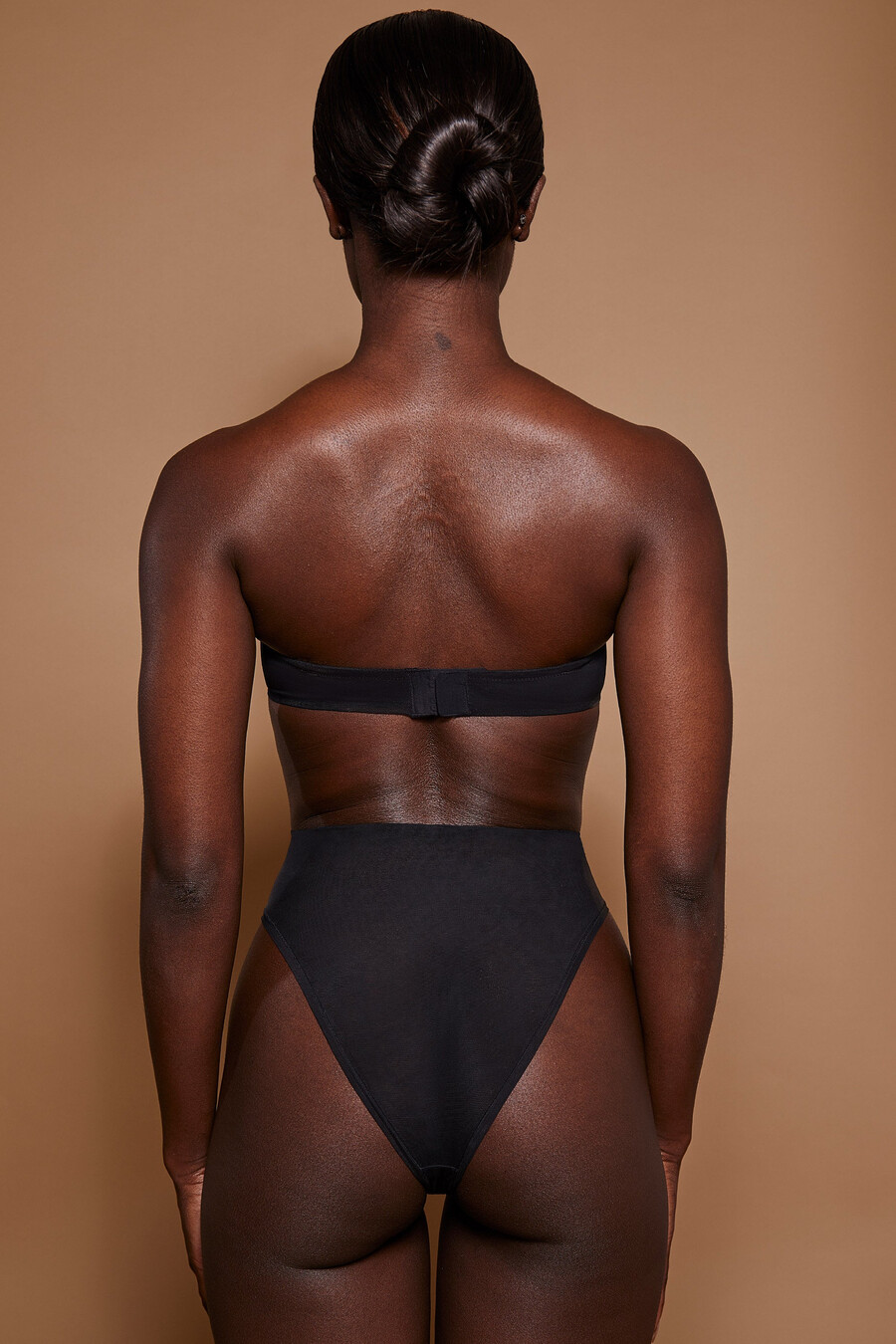 zachte mesh strapless bh in zwart