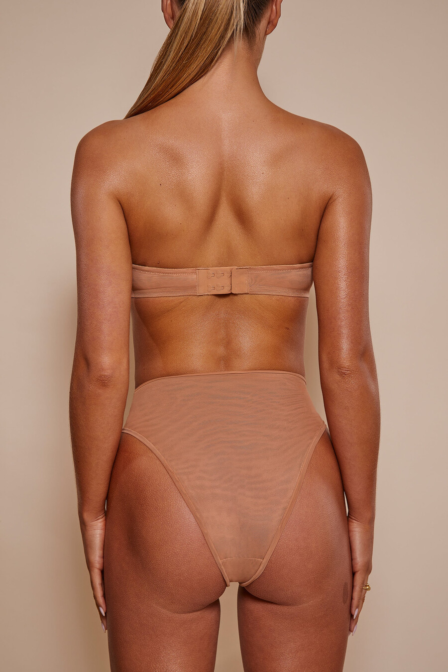 zachte mesh strapless bh in honingkleur