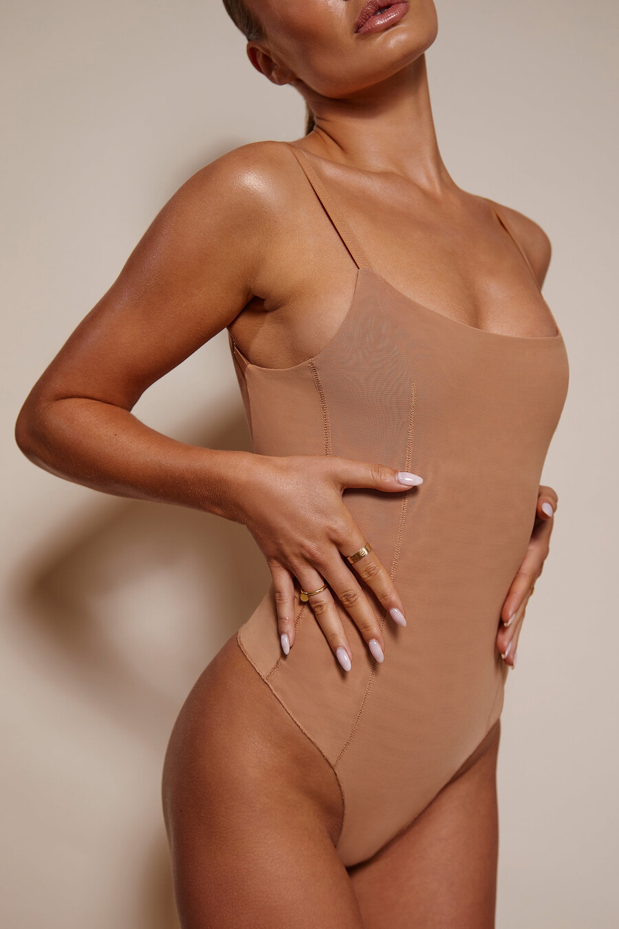 zachte mesh bodysuit in honingkleur