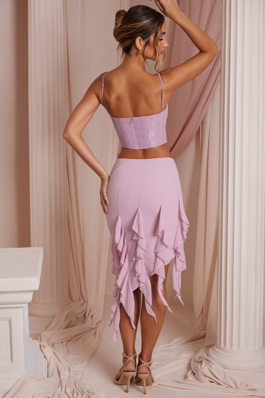 midaxirok met waterval- en ruches in stoffig roze.