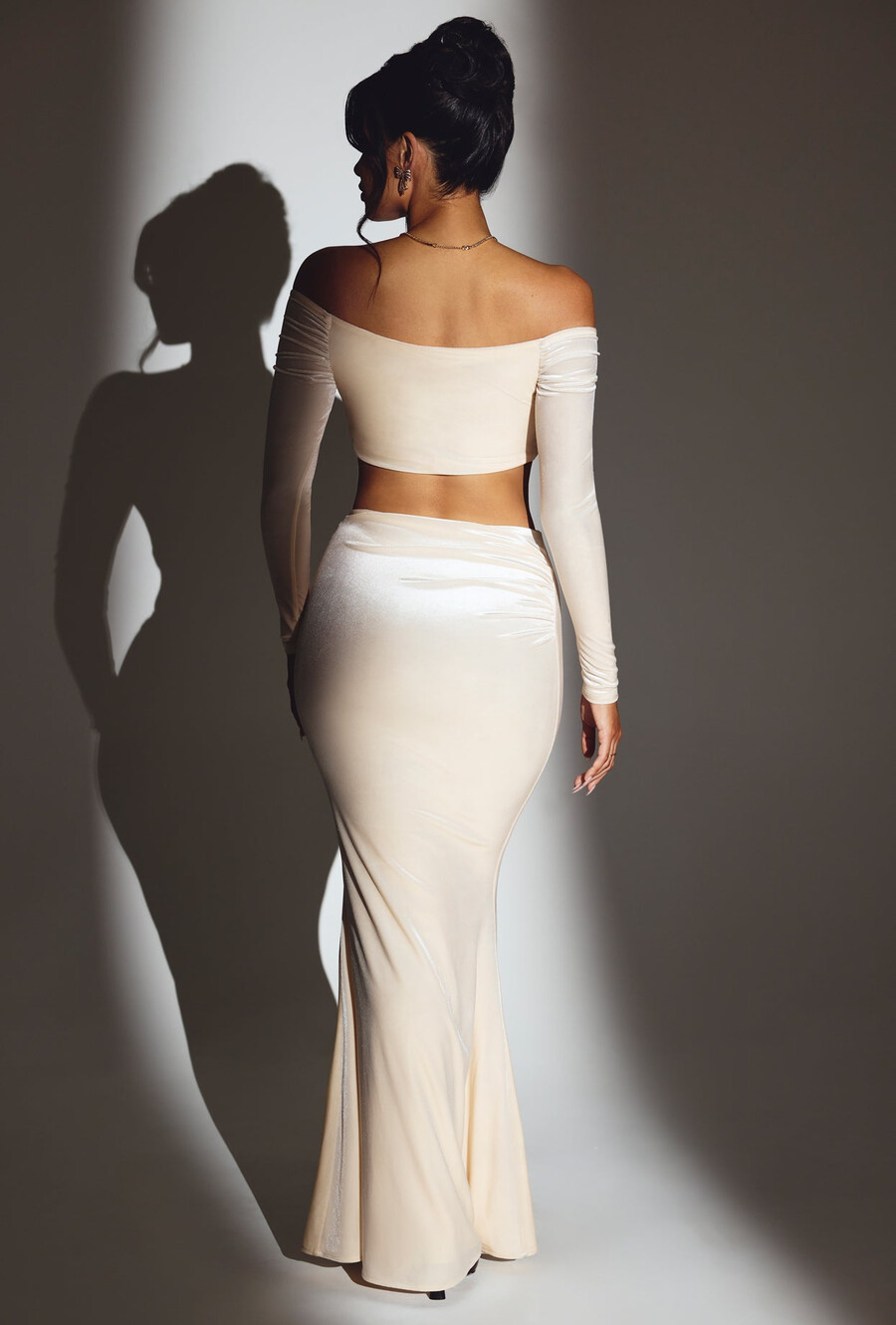 fluwelen maxi-rok met middelhoge taille in ivoor
