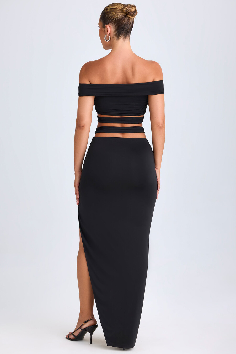 asymmetrische maxi-rok met uitsnijdingen in zwart