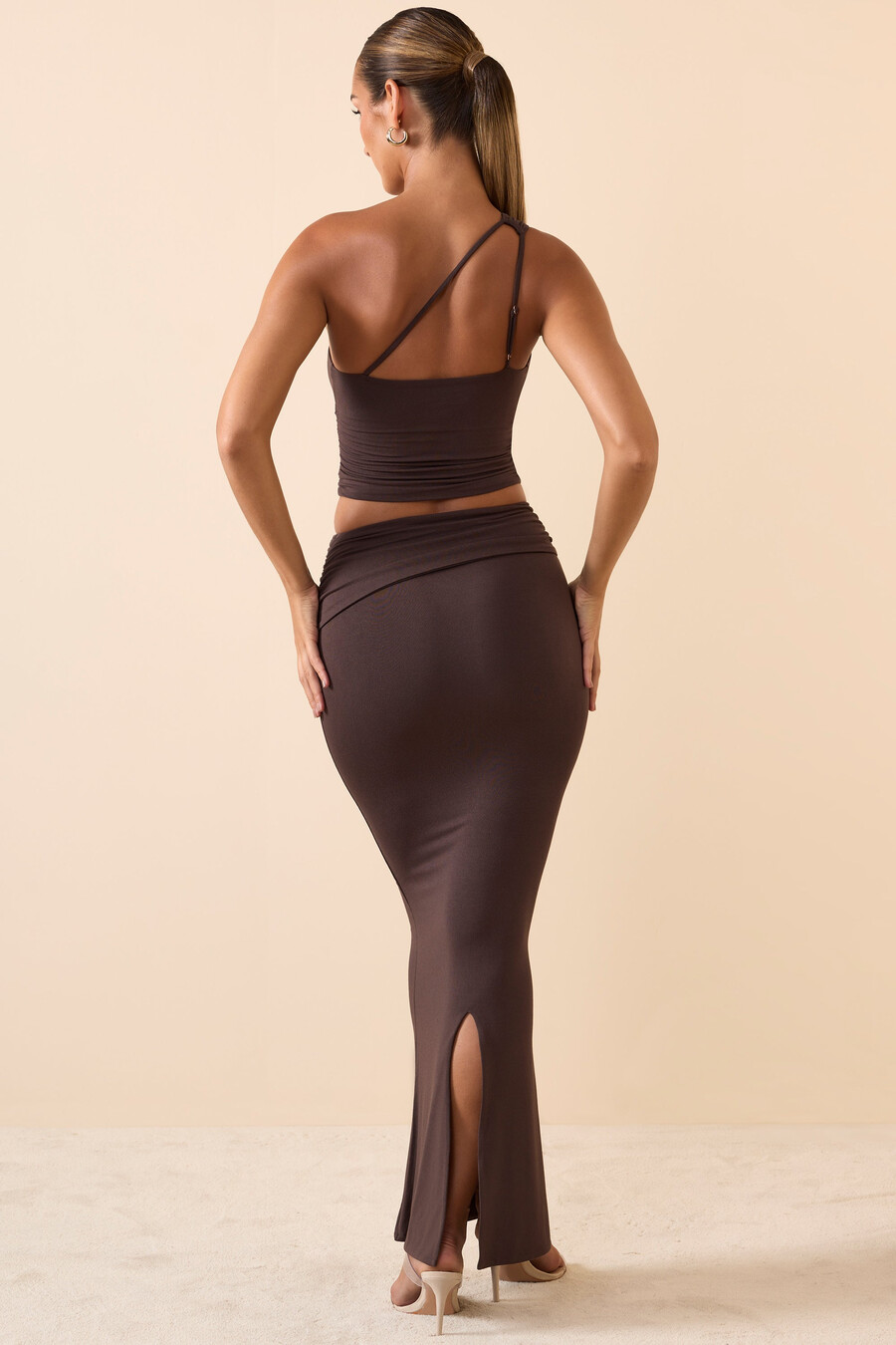 modal maxi-rok met gedraaide voorkant in chocoladebruin