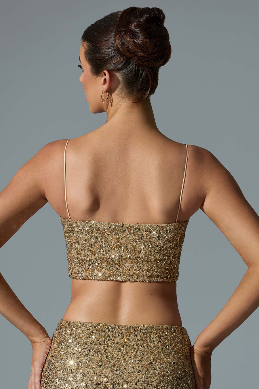 versierde crop top met uitsnijdingen in goud