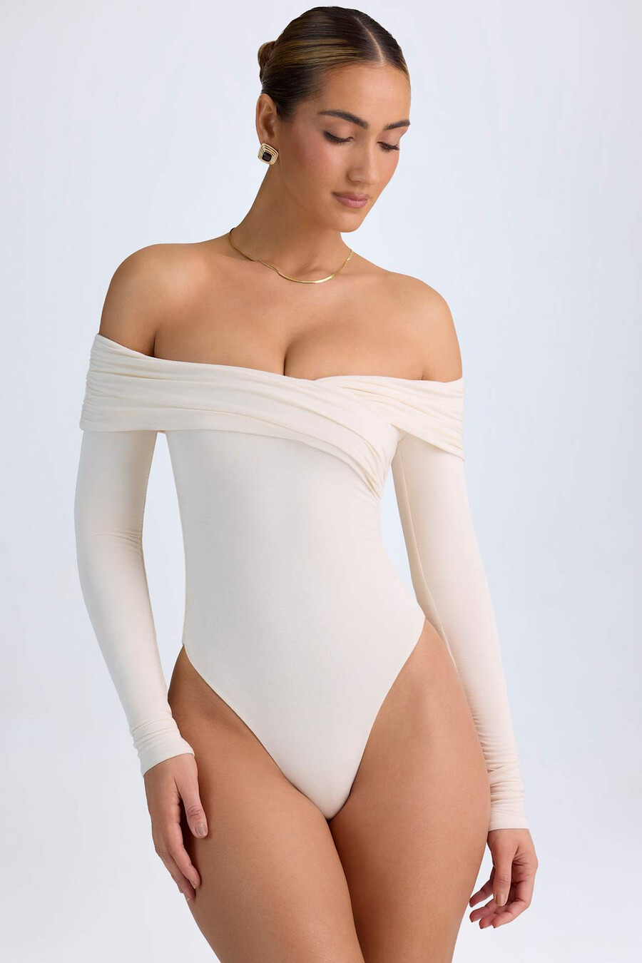 modal off-shoulder geplooide bodysuit in ivoor