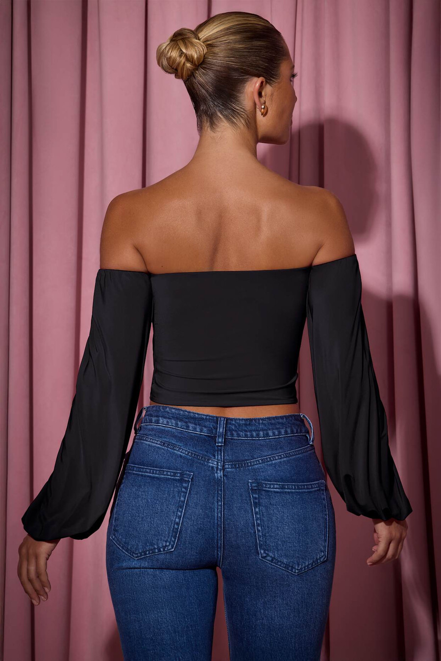 off-shoulder top met gedrapeerde ballonmouwen in zwart