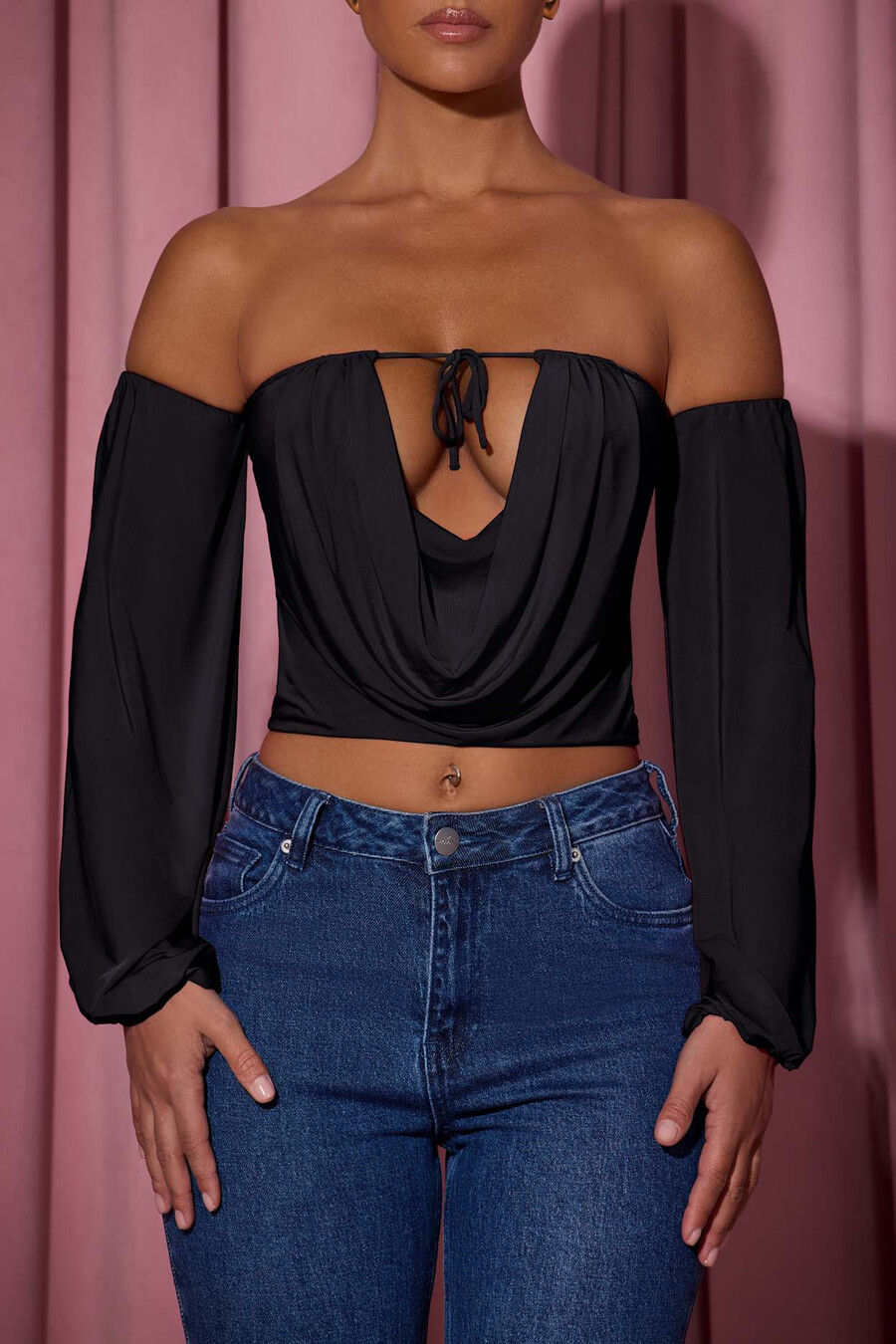 off-shoulder top met gedrapeerde ballonmouwen in zwart