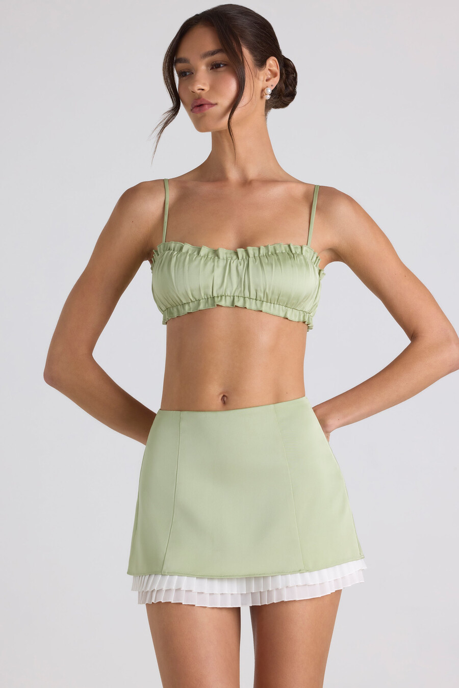 crop top met ruches en smockwerk in lentegroen