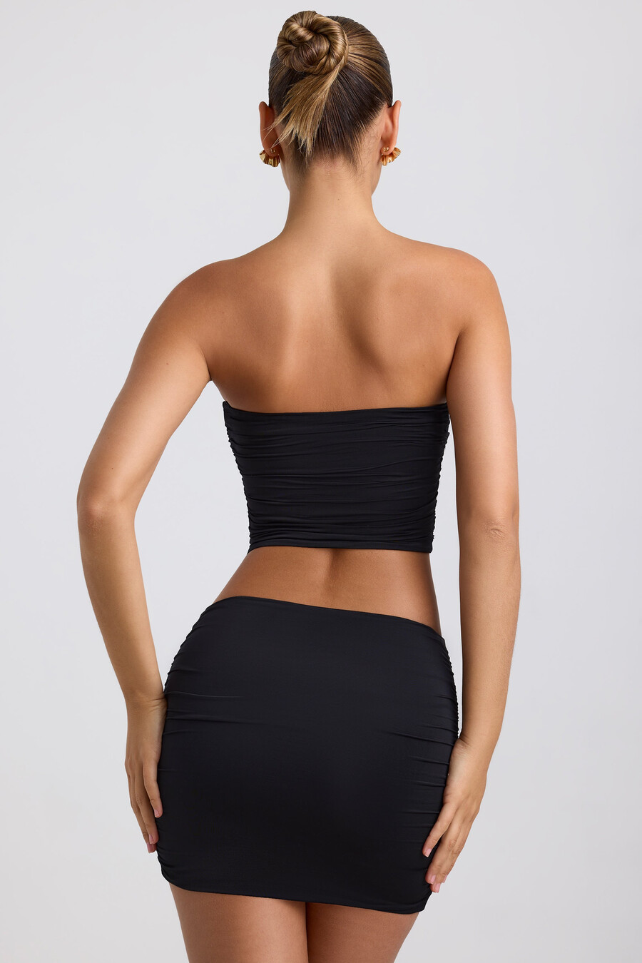 slinky jersey strapless top met ruches en metalen details in zwart