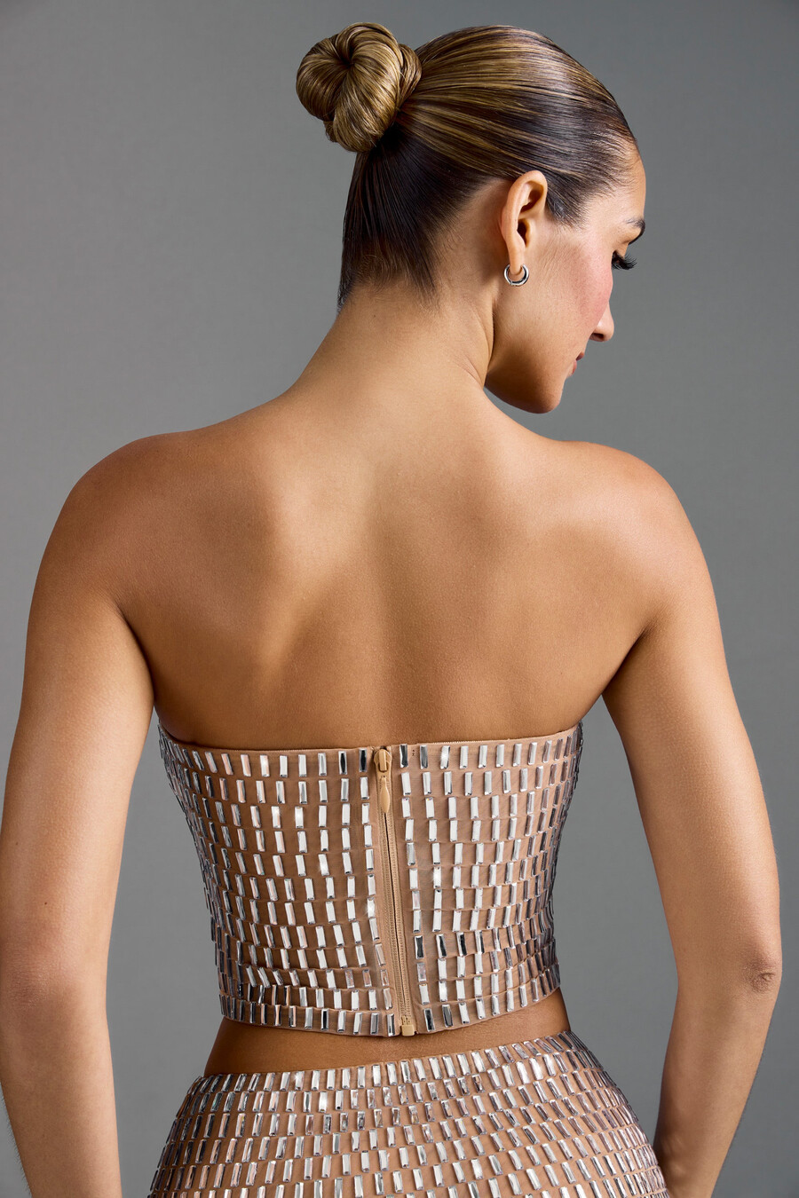 versierde bandeau-top in amandelkleur