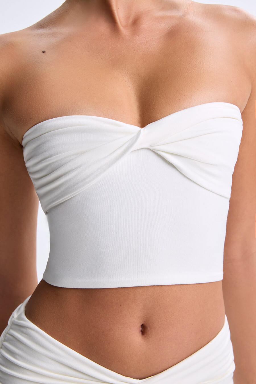 bandeau-top met gedraaide voorkant in wit