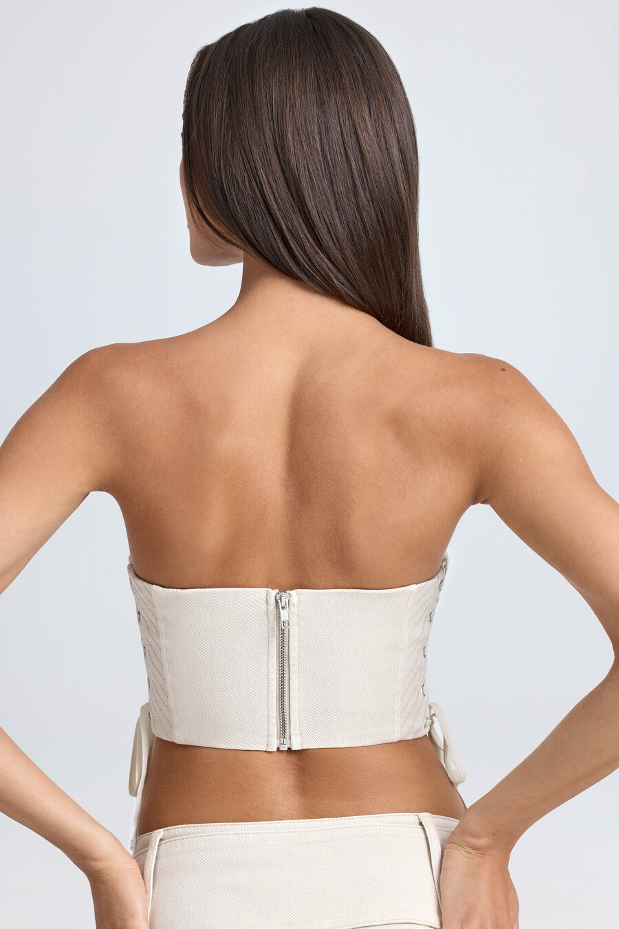 bandeau crop top met vetersluiting en korset in ecru