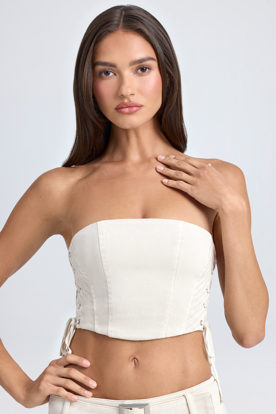 bandeau crop top met vetersluiting en korset in ecru