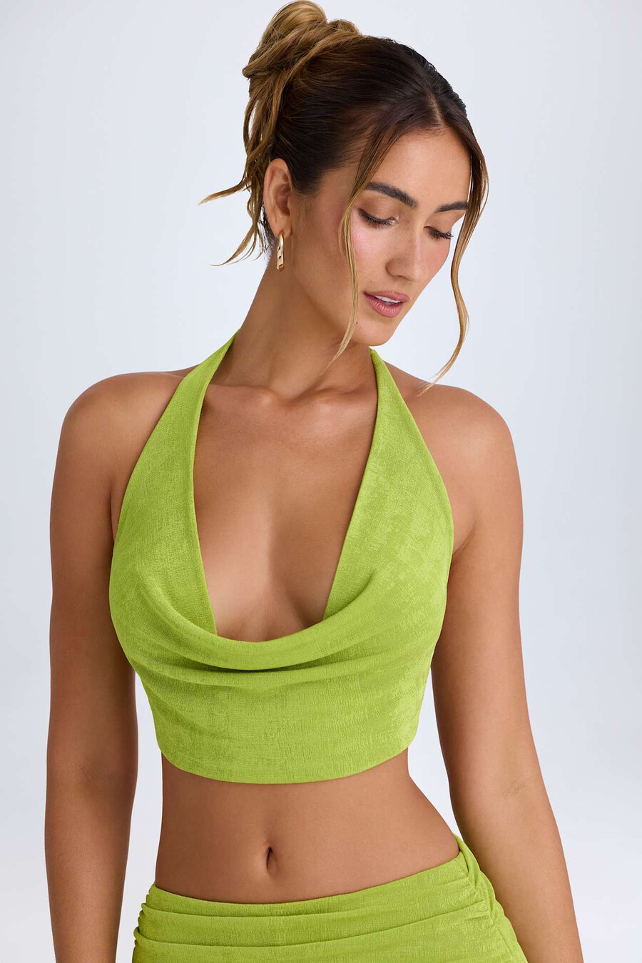 crop top met halternek en watervalhals in perengroen