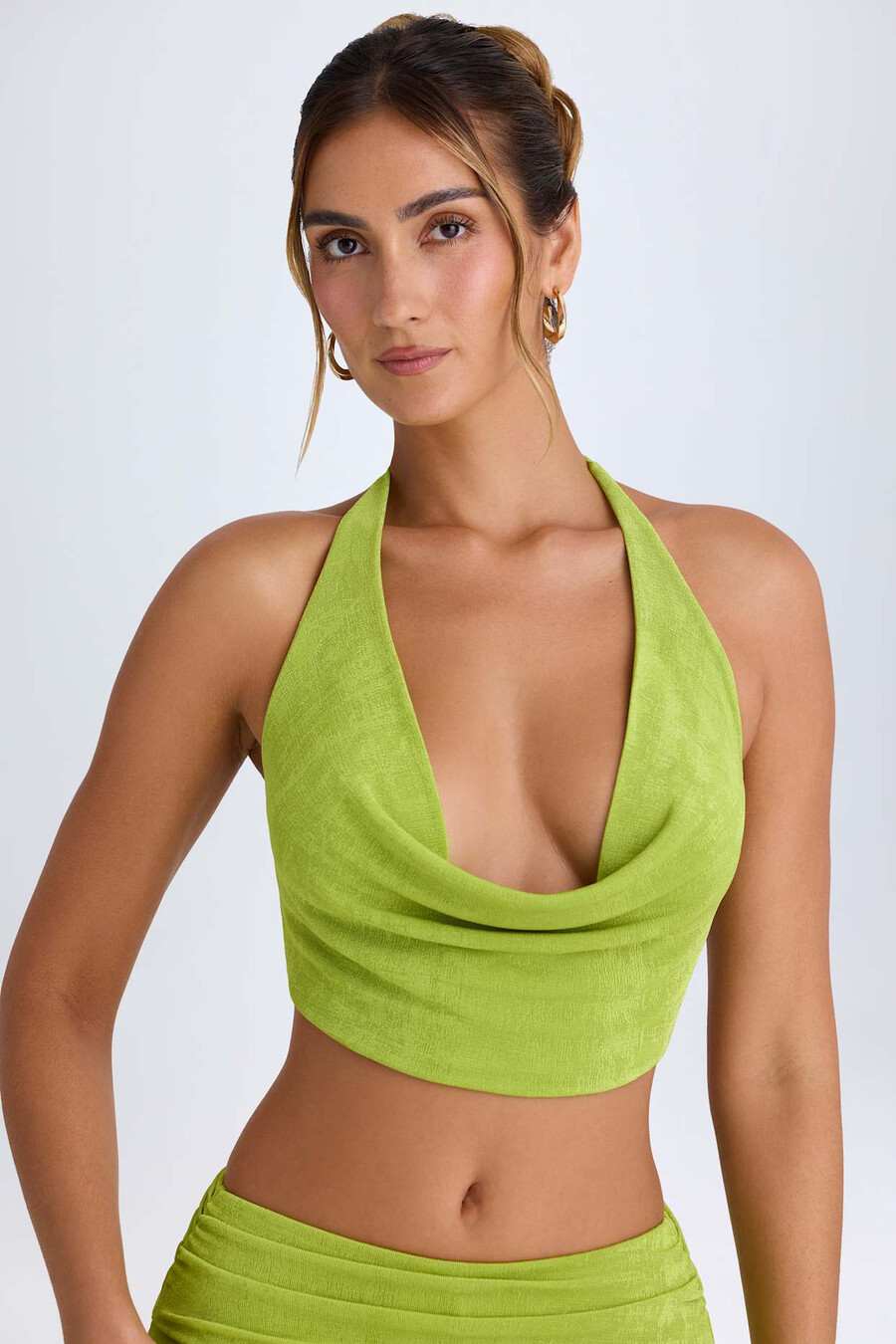 crop top met halternek en watervalhals in perengroen