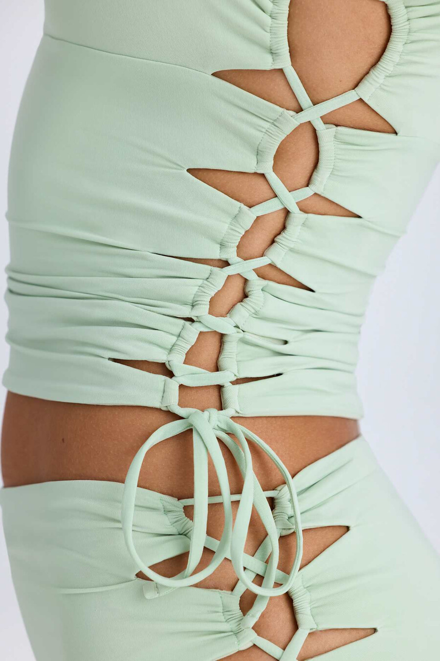 geplooide top met uitsnijdingen in groen